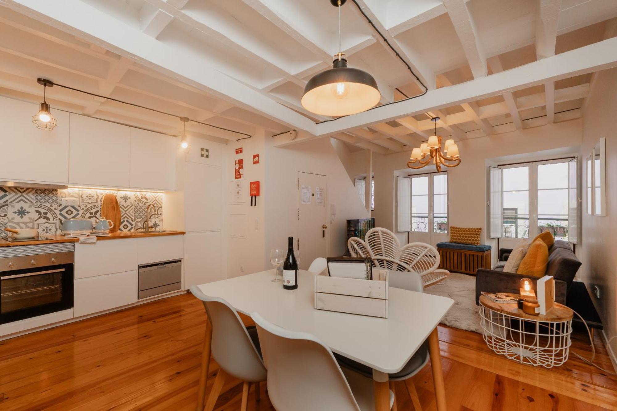Stylish Getaway In A Mezzanine Flat By The Castle Appartement Lisboa